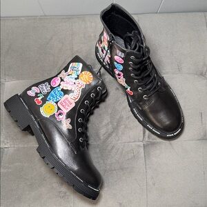 Steve Madden Black Boot Colorful Sticker Images Lug Sole Faux Leather Size 4